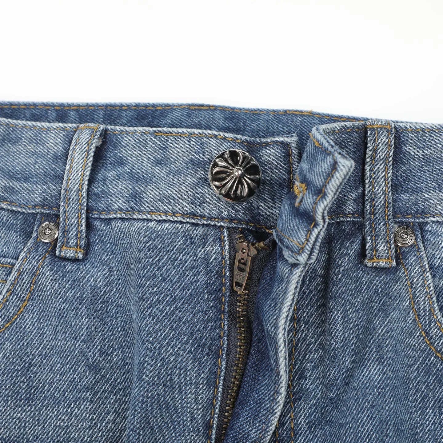 P230 Chrome Hearts CH/Chrome Hearts Classic Blue Pants Black Cross Patched Leather Jeans. Original purchased and patterned. Really restores the ultimate texture of Vintage. Special Italian cowhide print and then cut. Customized sheepskin three-layer thick line leather. The whole body is spliced in heavy water washing process. Craftsmen hand-splashed ink. You can see the details. Three-dimensional cutting version. Loose and comfortable. Not picky on the figure. Makes taller and slimmer. Factory Seiko. Original quality control. Same style for men and women. Can be matched with couples. Versatile recommendation. Essential jeans for all seasons Color: blue Size: 28-36 (S-XXL)
